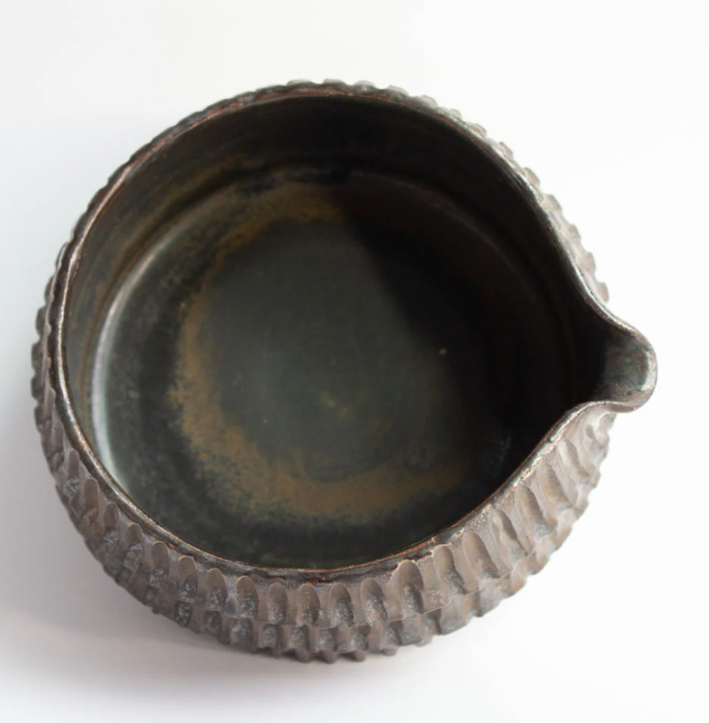 HIROMI Matcha Bowl with Spout (CHAWAN)